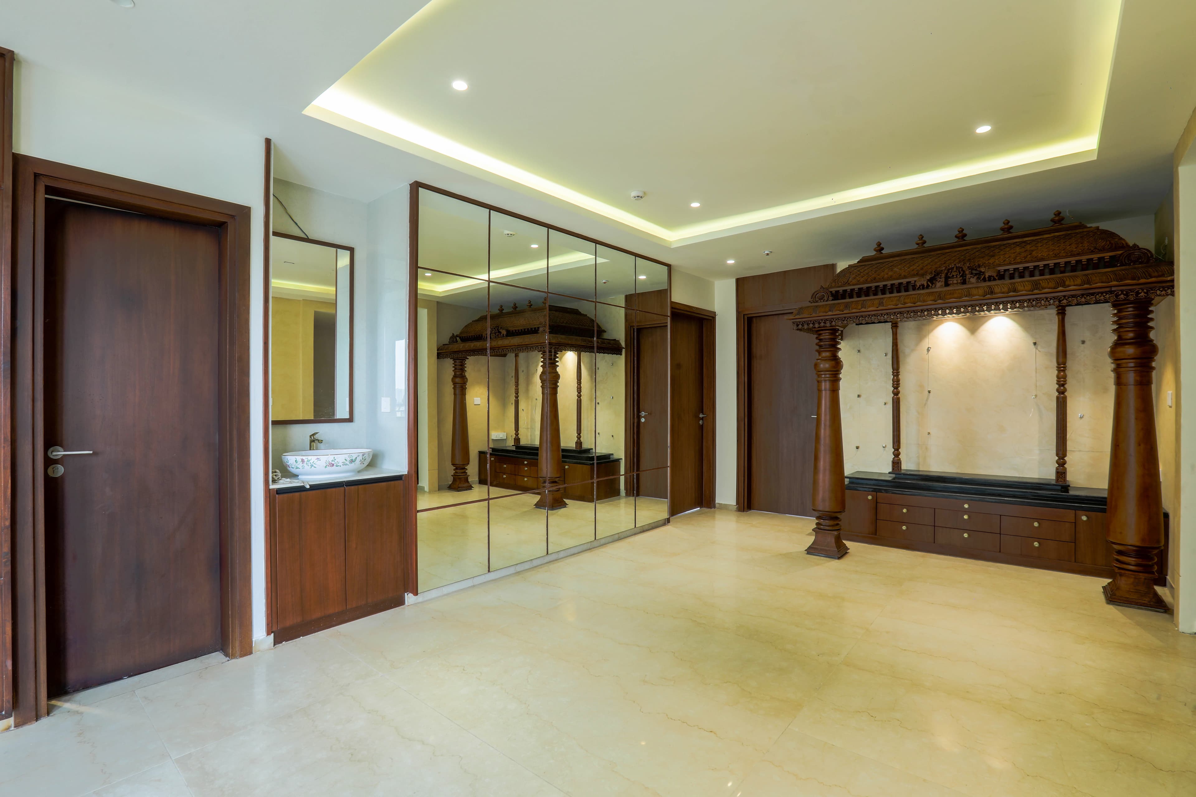 Glimmerwood interior
