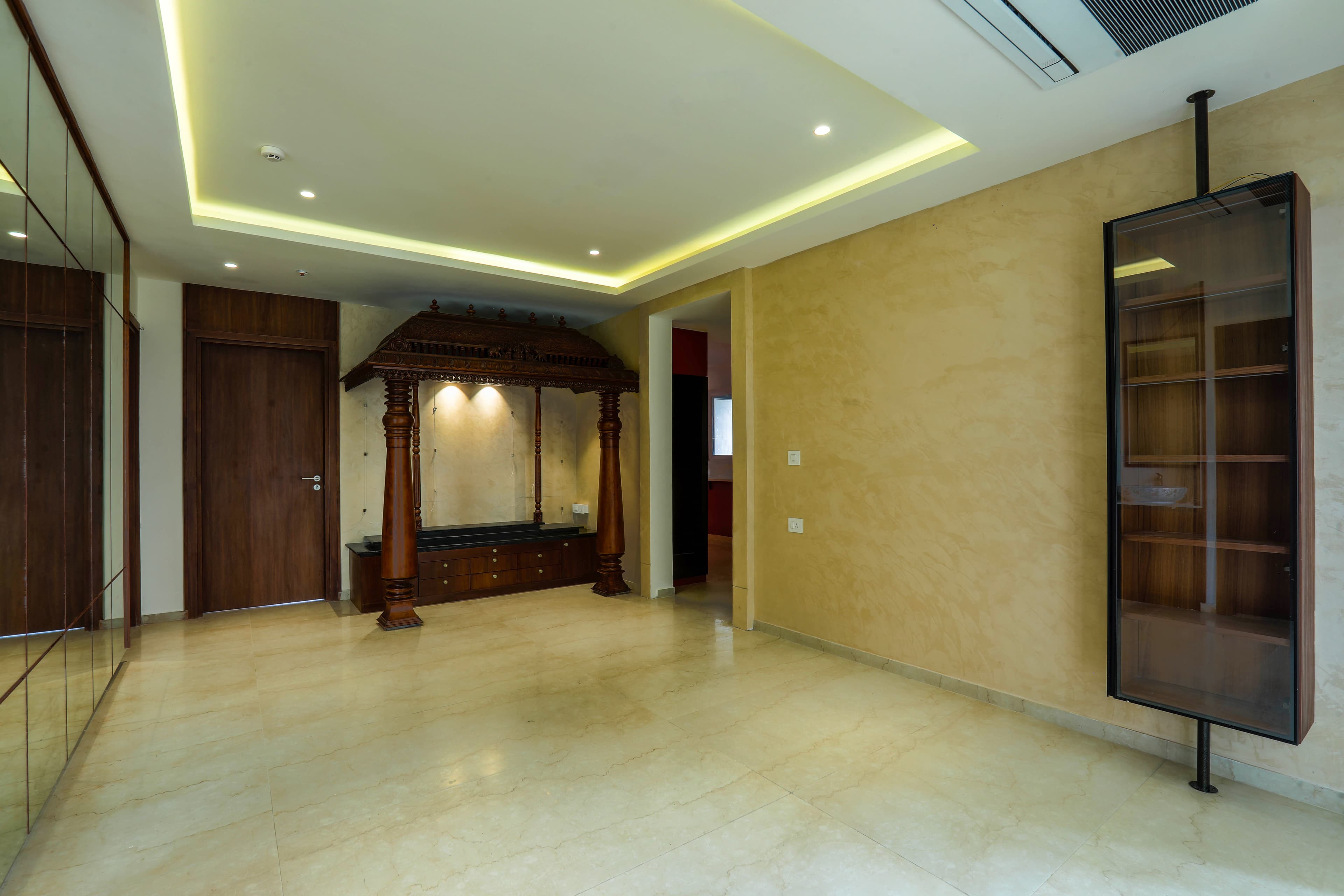 Glimmerwood interior